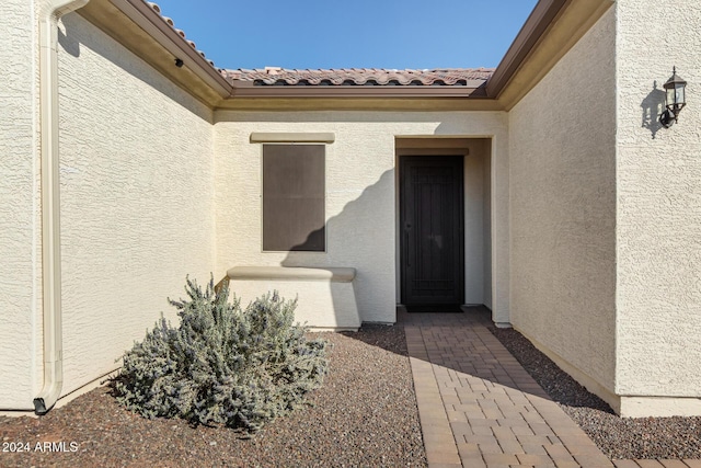 entrance to property featuring a patio