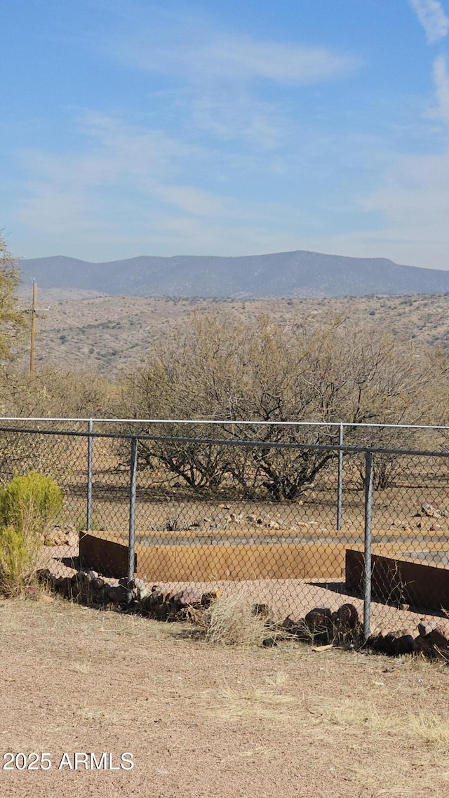 view of yard with a mountain view