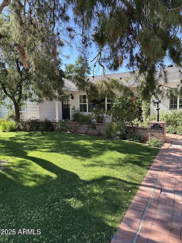 5118 E Mulberry Dr, Phoenix, AZ 85018 - view of green lawn