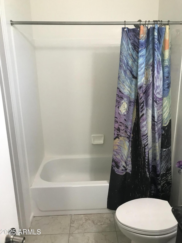 bathroom featuring toilet and shower / bath combo with shower curtain