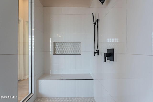 bathroom featuring tiled shower