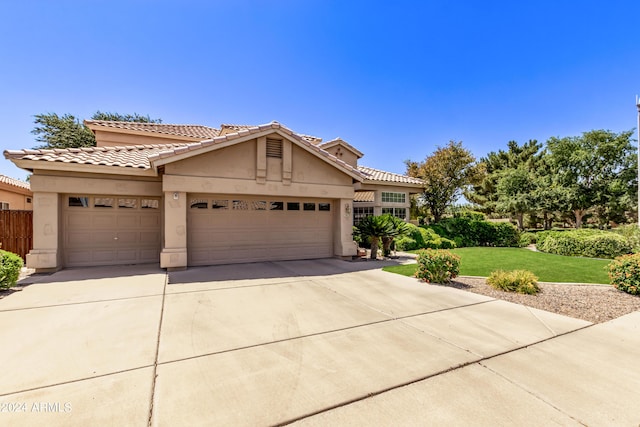 view of front of house featuring a garage and a front yard