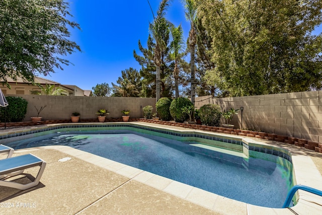 view of swimming pool