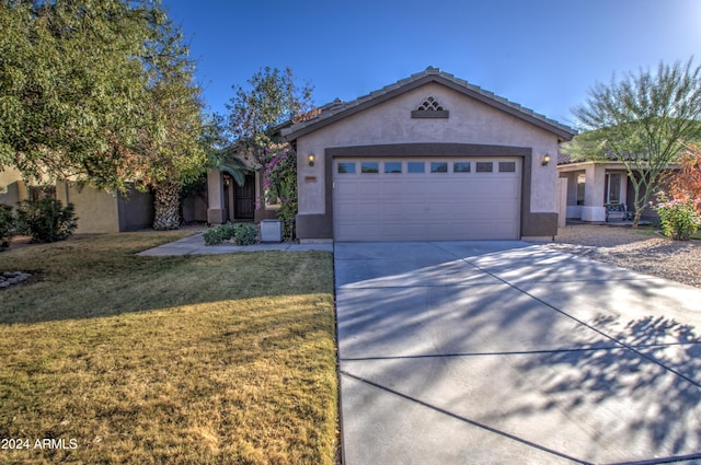 view of front of house featuring a front lawn and a garage