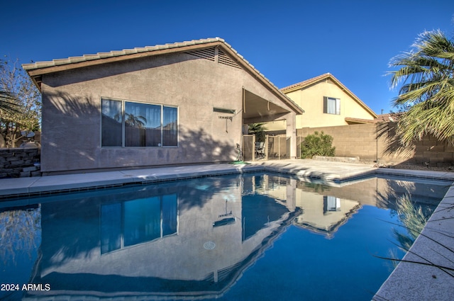 view of swimming pool