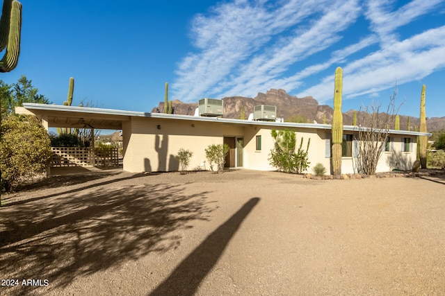 view of front of house featuring a mountain view