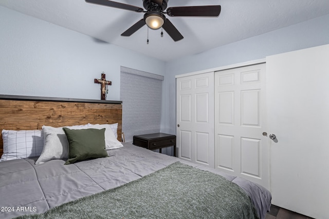 bedroom with ceiling fan and a closet