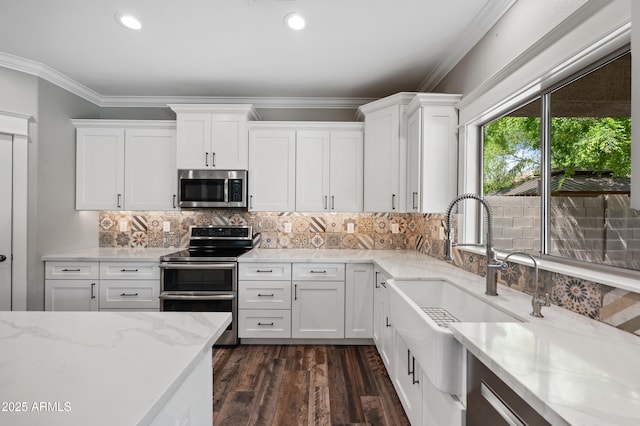 824 E Chelsea Dr, San Tan Valley, AZ 85140 - kitchen featuring backsplash, crown molding, appliances with stainless steel finishes, and white cabinets