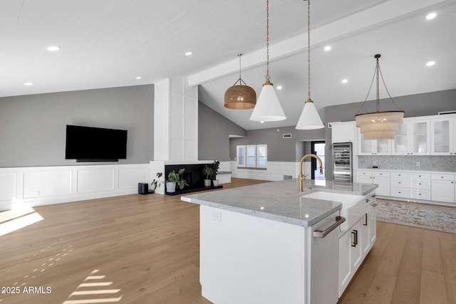9136 N 81st St, Scottsdale, AZ 85258 - kitchen featuring pendant lighting, white cabinetry, a large island, and sink
