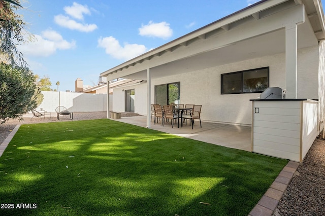 view of yard with a patio