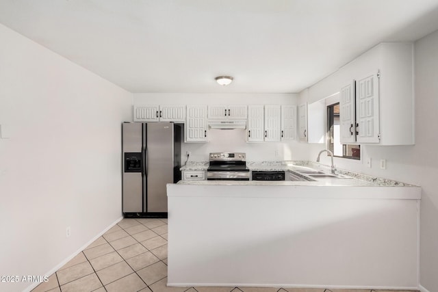 kitchen featuring stainless steel appliances, under cabinet range hood, light countertops, a peninsula, and a sink