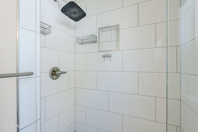 room details with a package area and a tile shower