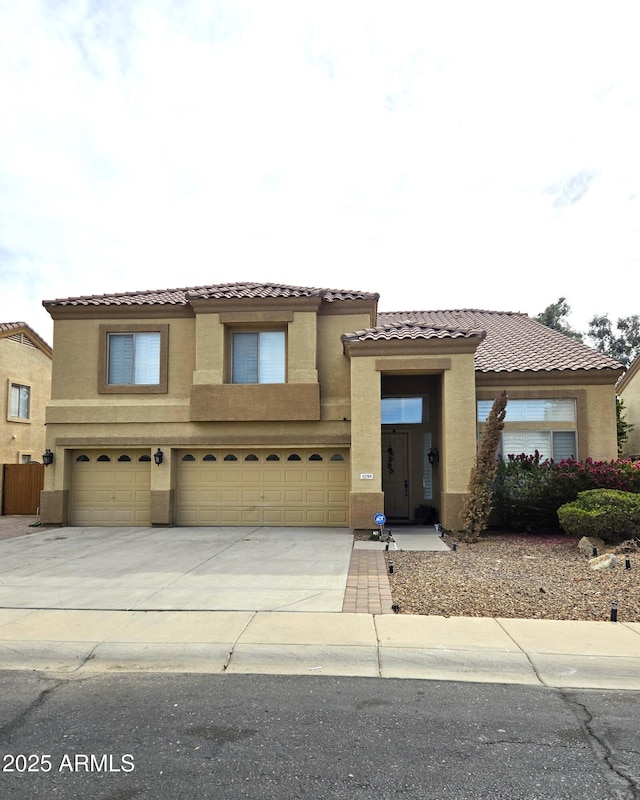 view of front facade featuring a garage