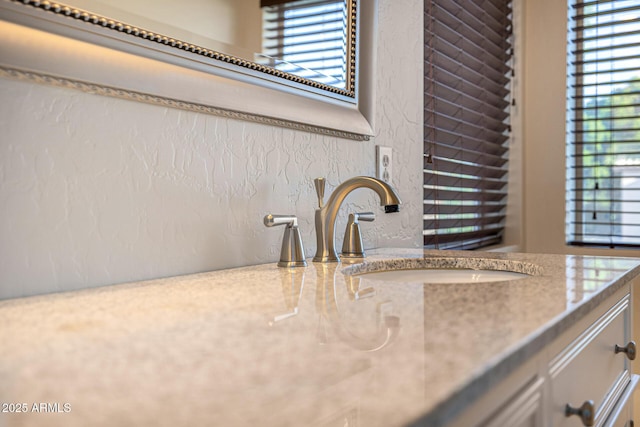 1655 W Stanford Ave, Gilbert, AZ 85233 - bathroom view of vanity and a textured wall
