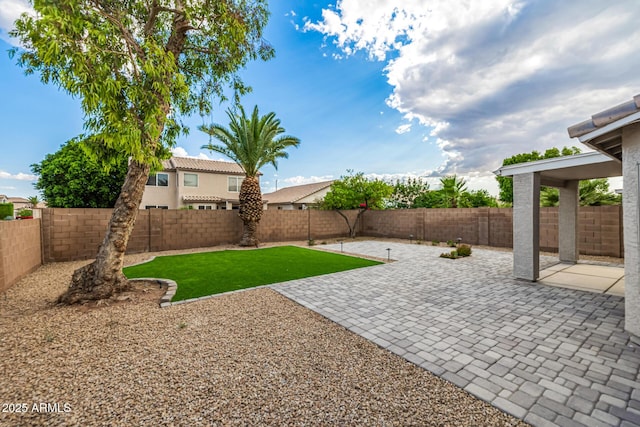 1655 W Stanford Ave, Gilbert, AZ 85233 - view of yard with a patio area