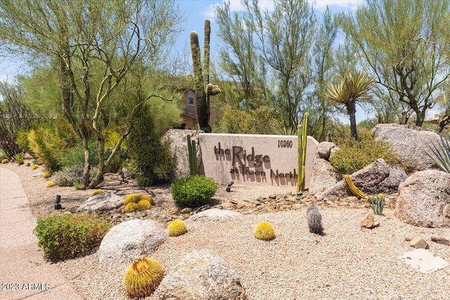 view of community / neighborhood sign