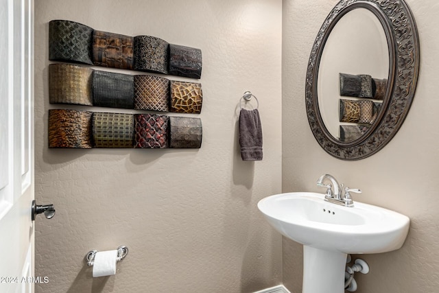 bathroom featuring sink