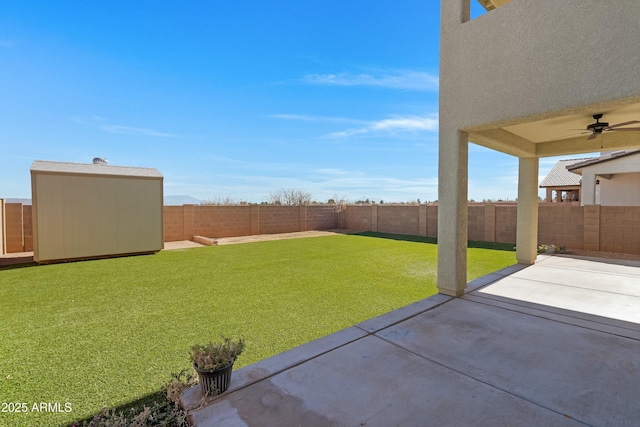 view of yard featuring a patio and ceiling fan