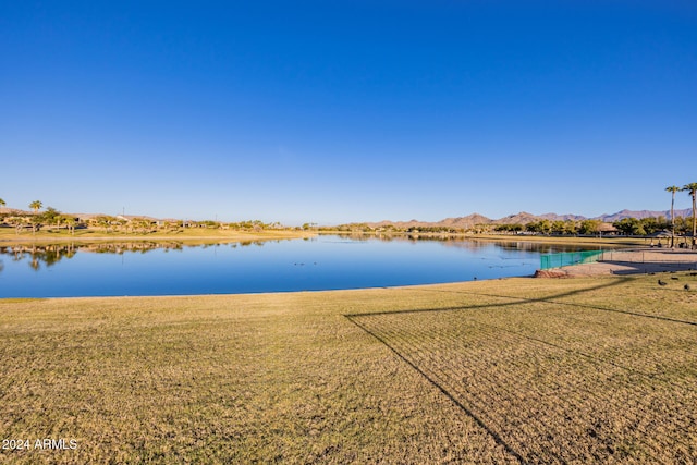 water view featuring a mountain view