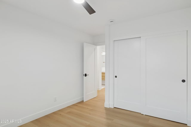 8403 E Fairmount Ave, Scottsdale, AZ 85251 - unfurnished bedroom featuring light wood-style flooring, baseboards, a closet, and ceiling fan