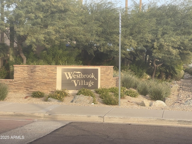 view of community / neighborhood sign