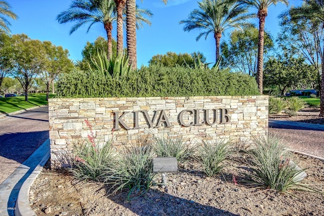 view of community / neighborhood sign