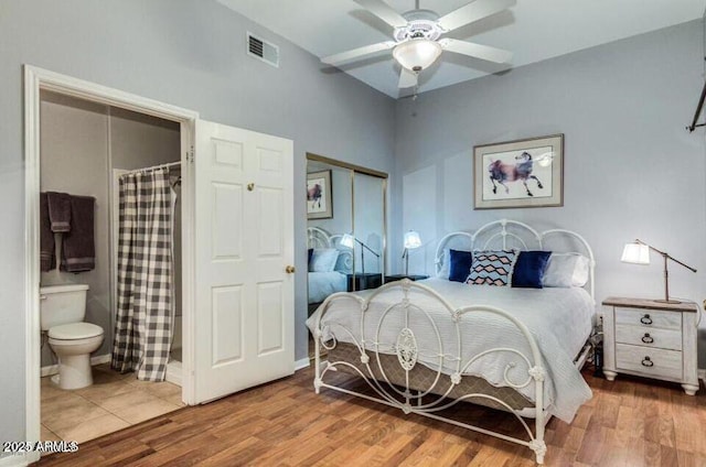 8245 E Bell Rd Unit 103, Scottsdale, AZ 85260 - bedroom with a closet, wood finished floors, ensuite bathroom, and ceiling fan