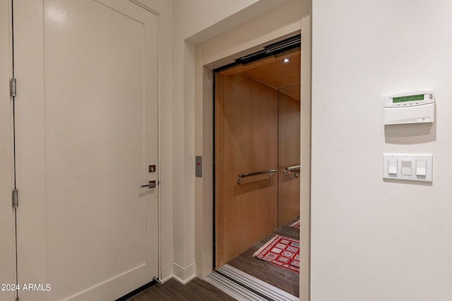 property entrance with elevator