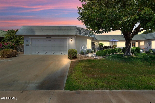 view of front of home featuring a yard and a garage