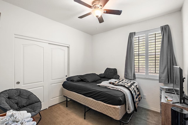 bedroom with a closet, baseboards, a ceiling fan, and carpet floors