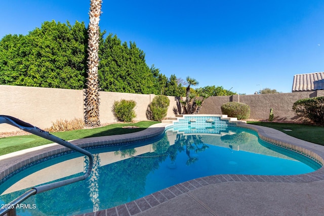 view of swimming pool