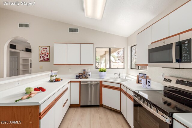 15087 N 86th Dr, Peoria, AZ 85381 - kitchen featuring a sink, visible vents, appliances with stainless steel finishes, and vaulted ceiling