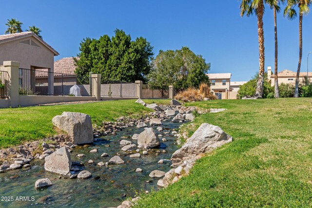 15087 N 86th Dr, Peoria, AZ 85381 - view of yard featuring fence