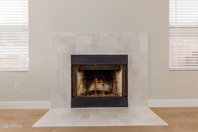 15087 N 86th Dr, Peoria, AZ 85381 - interior details featuring baseboards and a fireplace