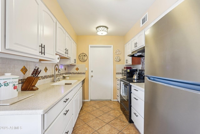 17024 N Pinion Ln, Sun City, AZ 85373 - kitchen featuring a sink, white cabinetry, under cabinet range hood, stainless steel appliances, and visible vents