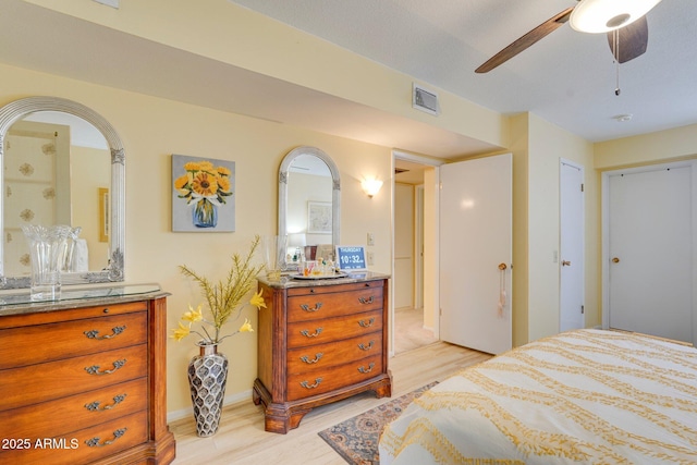 17024 N Pinion Ln, Sun City, AZ 85373 - bedroom featuring light wood-style flooring, visible vents, and ceiling fan