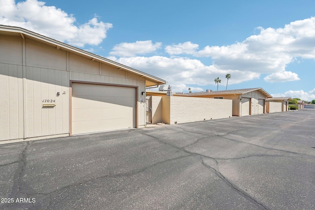 17024 N Pinion Ln, Sun City, AZ 85373 - view of garage