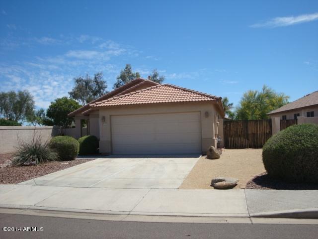 view of front of house featuring driveway, an attached garage, fence, and stucco siding