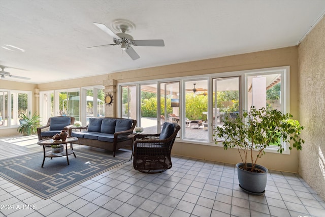 sunroom with ceiling fan