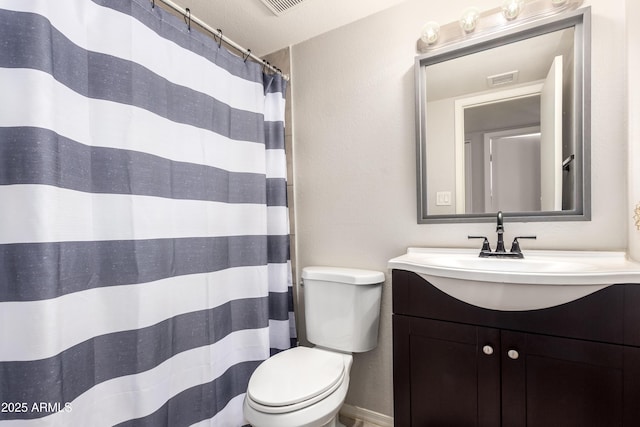 4240 N 67th Ln, Phoenix, AZ 85033 - full bath featuring visible vents, a shower with curtain, vanity, and toilet