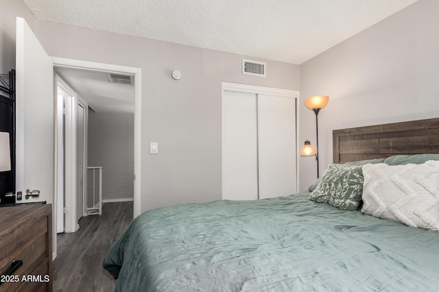 4240 N 67th Ln, Phoenix, AZ 85033 - bedroom with wood finished floors, visible vents, and a closet