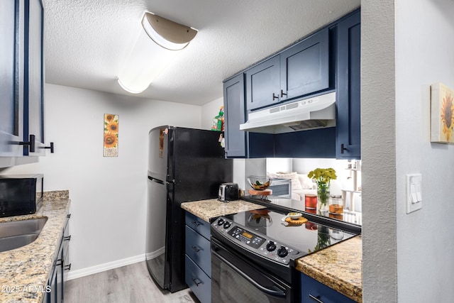 4240 N 67th Ln, Phoenix, AZ 85033 - kitchen featuring light wood finished floors, under cabinet range hood, blue cabinets, baseboards, and black electric range oven