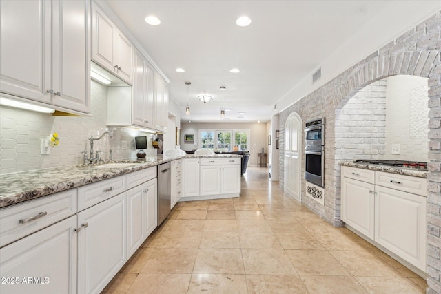 14401 N Coral Gables Dr, Phoenix, AZ 85023 - kitchen featuring visible vents, a peninsula, tasteful backsplash, a sink, and stainless steel appliances
