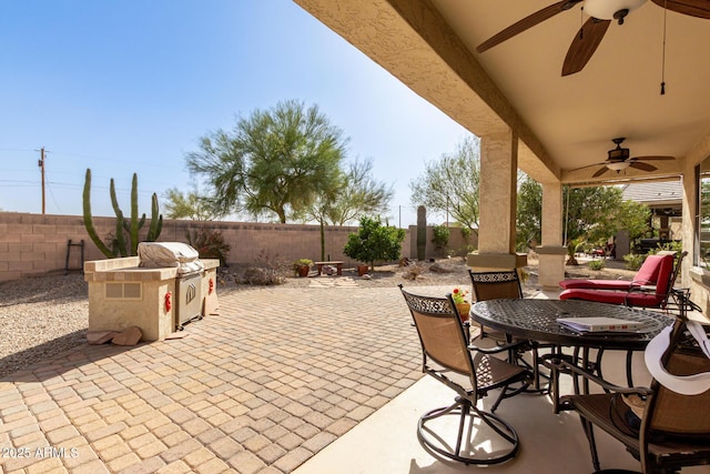 view of patio / terrace featuring a ceiling fan, outdoor dining area, and a fenced backyard