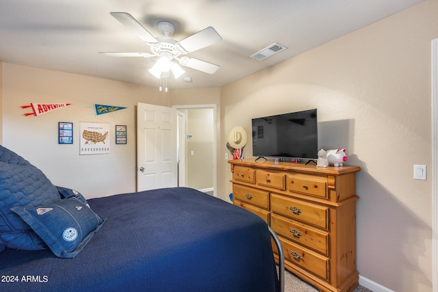 bedroom with ceiling fan