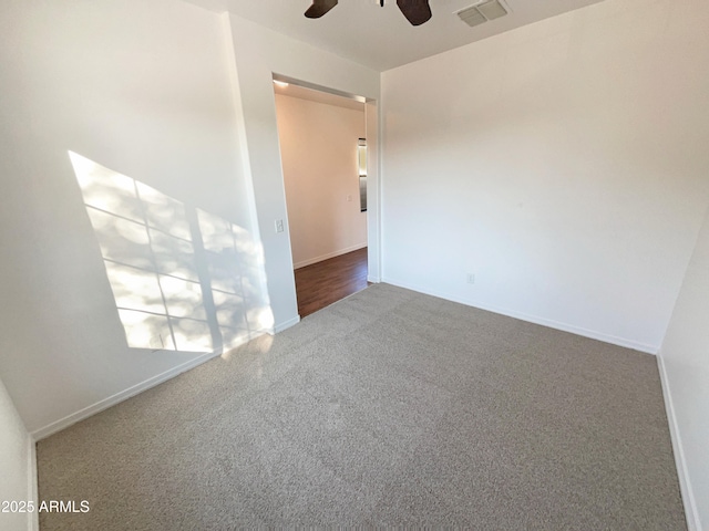 carpeted empty room featuring ceiling fan