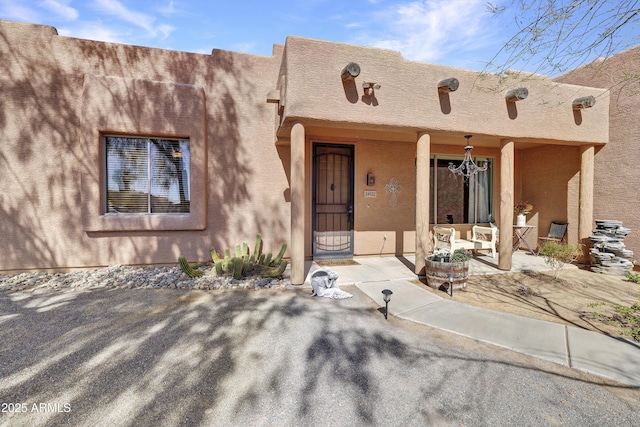 view of front facade with stucco siding