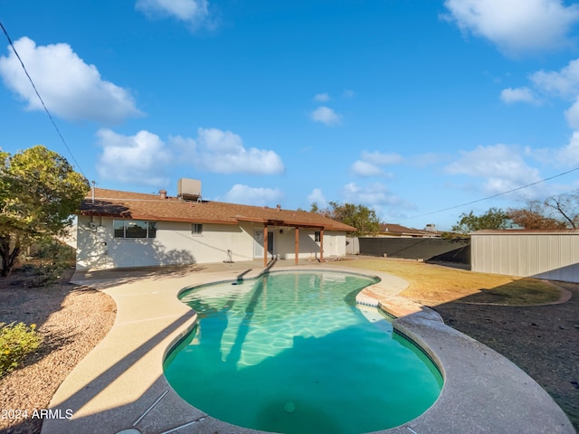 view of swimming pool featuring a patio