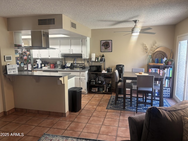 8653 S 51st St Unit 2, Phoenix, AZ 85044 - kitchen featuring a ceiling fan, a peninsula, white cabinets, fridge, and a textured ceiling