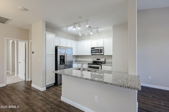 kitchen with visible vents, a sink, white cabinetry, stainless steel appliances, and dark wood-style flooring